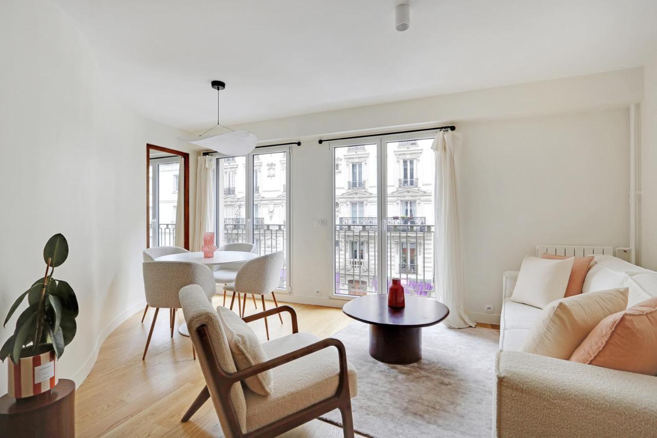 Pick A Flat's In Saint-germain - Rue De Sevres Parijs